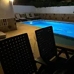 Con Piscinas Privadas Junto Al Mar *