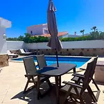 Con Piscinas Privadas Junto Al Mar