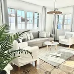 Con Piscinas Privadas Junto Al Mar