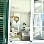 Con Piscinas Privadas Junto Al Mar Cala en Bosch