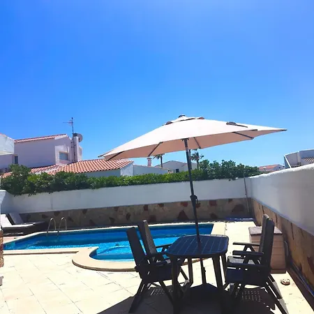 Con Piscinas Privadas Junto Al Mar