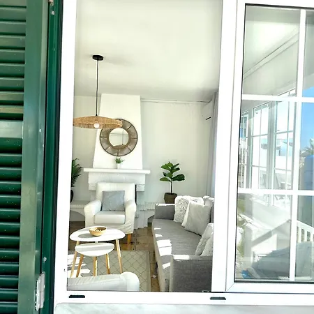 Con Piscinas Privadas Junto Al Mar Cala en Bosc