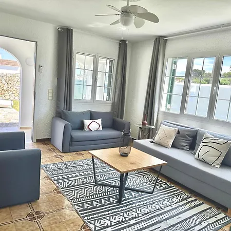 Con Piscinas Privadas Junto Al Mar Feriehus Cala en Bosc