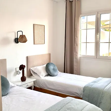 度假居 Con Piscinas Privadas Junto Al Mar