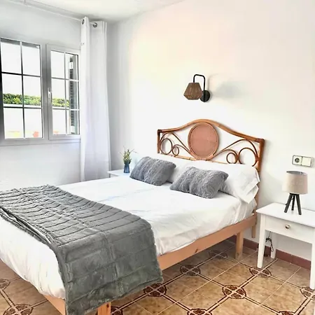 Con Piscinas Privadas Junto Al Mar Holiday home