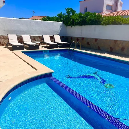 Con Piscinas Privadas Junto Al Mar Holiday home *
