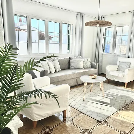 Con Piscinas Privadas Junto Al Mar