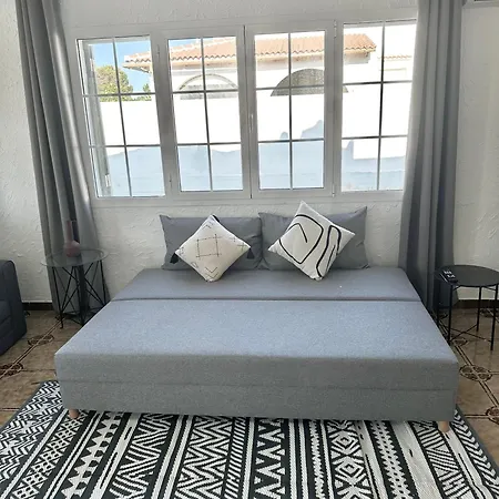 Con Piscinas Privadas Junto Al Mar Holiday home *
