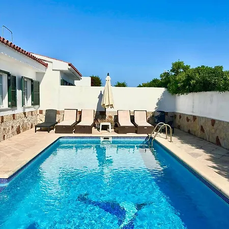 Con Piscinas Privadas Junto Al Mar Holiday home *