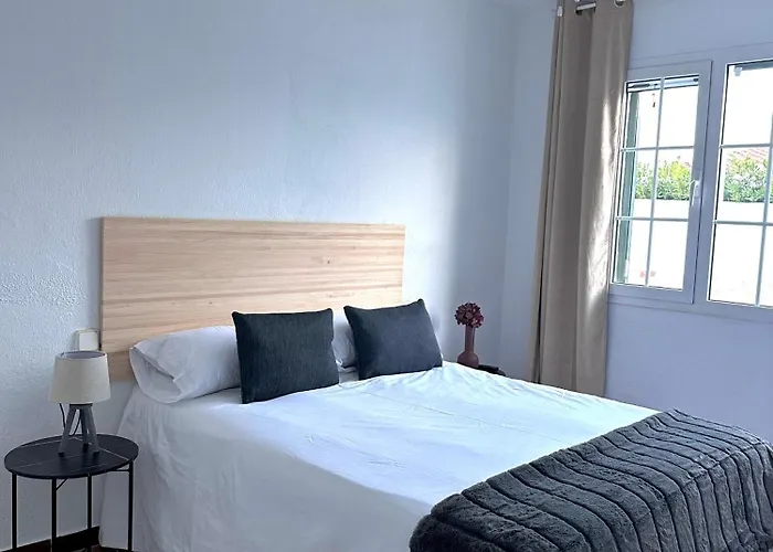 Con Piscinas Privadas Junto Al Mar Hébergement de vacances *