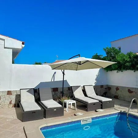 Prázdninový dům Con Piscinas Privadas Junto Al Mar *